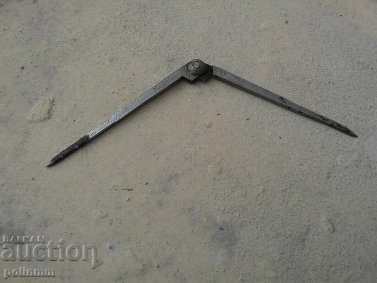 Compasul lăcătușului cu preț 25.00 BGN | € 12.78