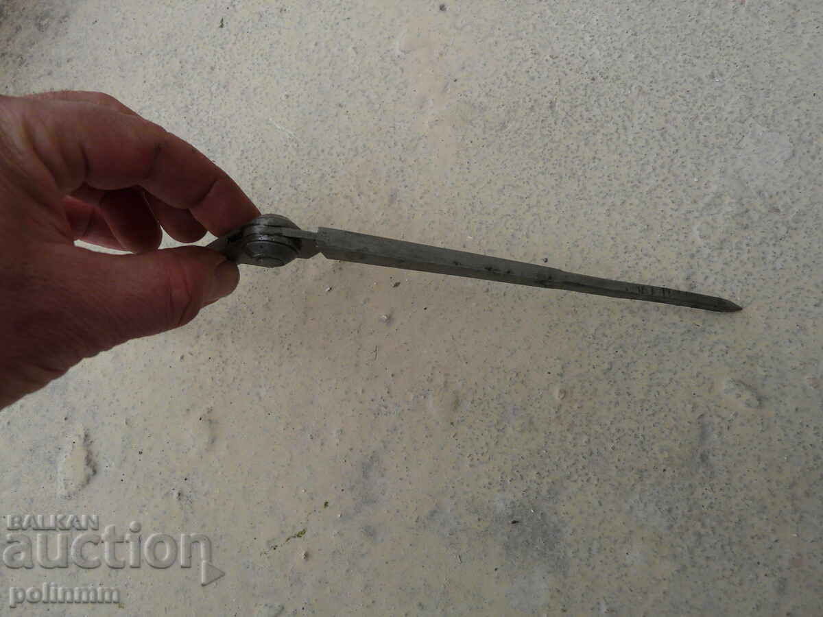 Licitație Compasul lăcătușului