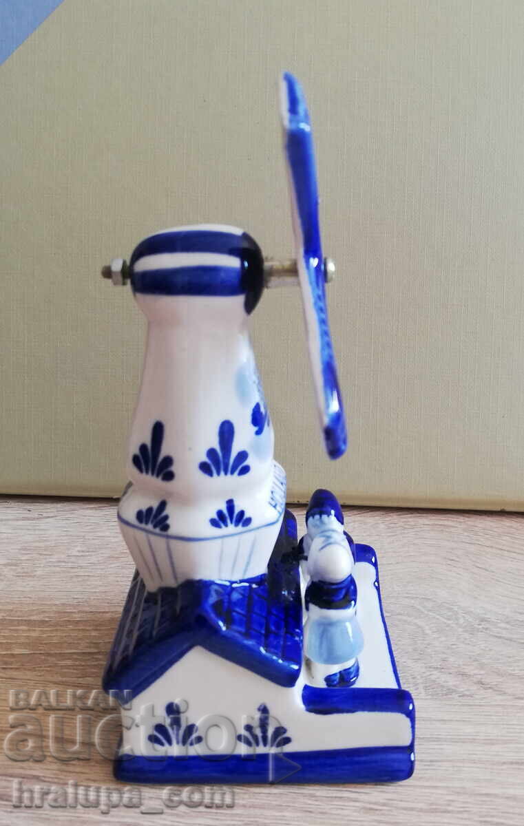 Delivery of Figure Windmill Delft Blue Holland hand painted Delivery of Figure Windmill Delft Blue Holland hand painted
