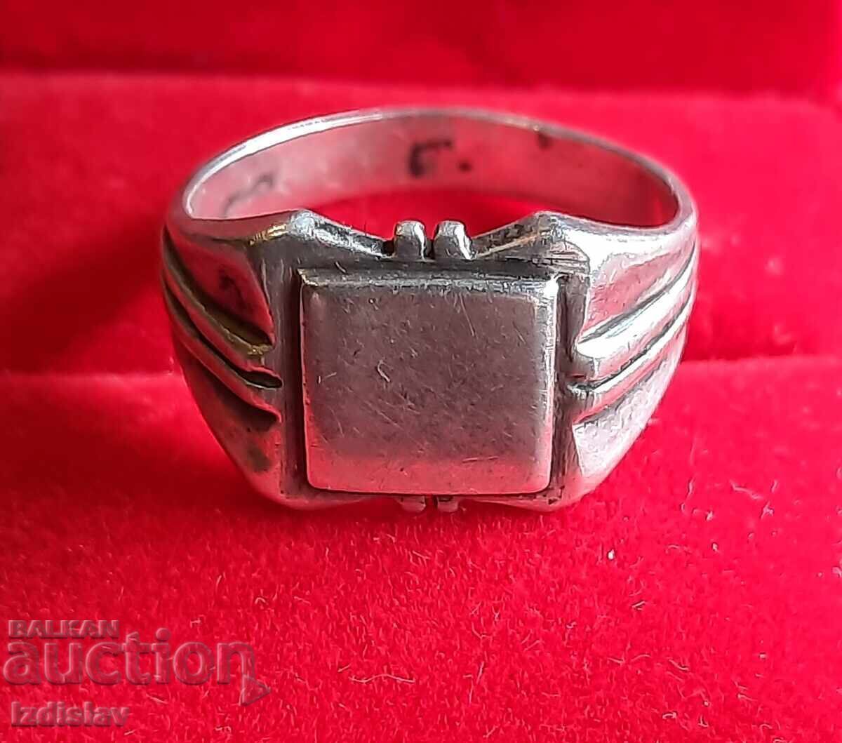 Παλιό ασημένιο ανδρικό δαχτυλίδι με τιμή € 25.00 | 48.90 BGN