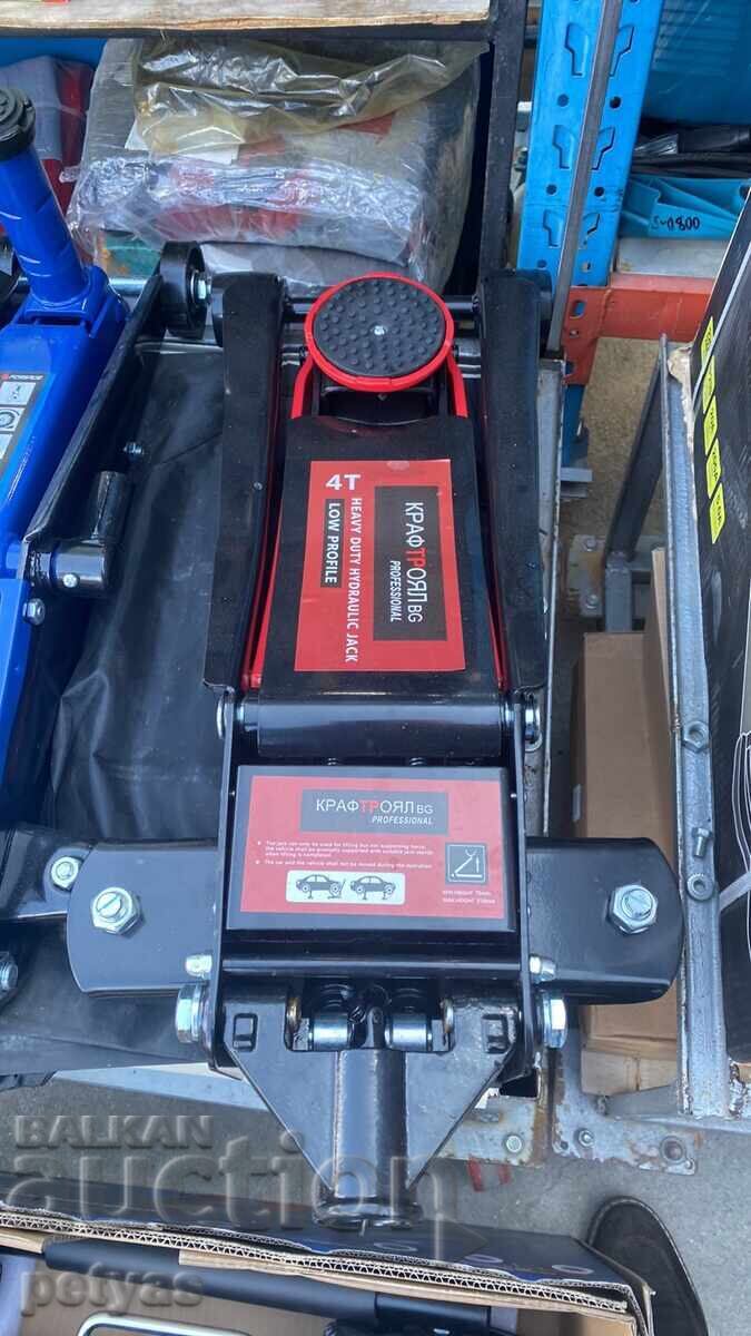 Licitație Cric KraftRoyal cu profil redus de 4 tone cu două pompe Licitație Cric KraftRoyal cu profil redus de 4 tone cu două pompe