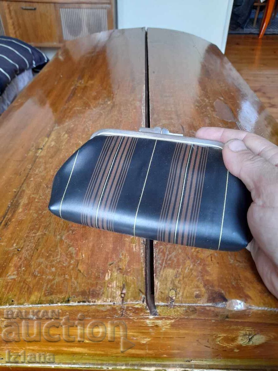 Auction Old lady's purse Auction Old lady's purse