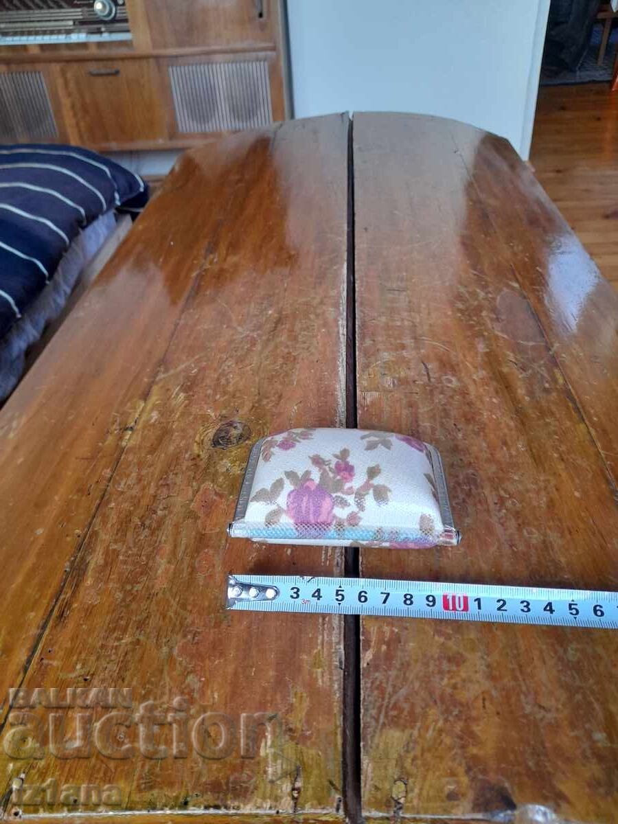 Old lady's purse with price 22.00 BGN | € 11.25 Old lady's purse with price 22.00 BGN | € 11.25