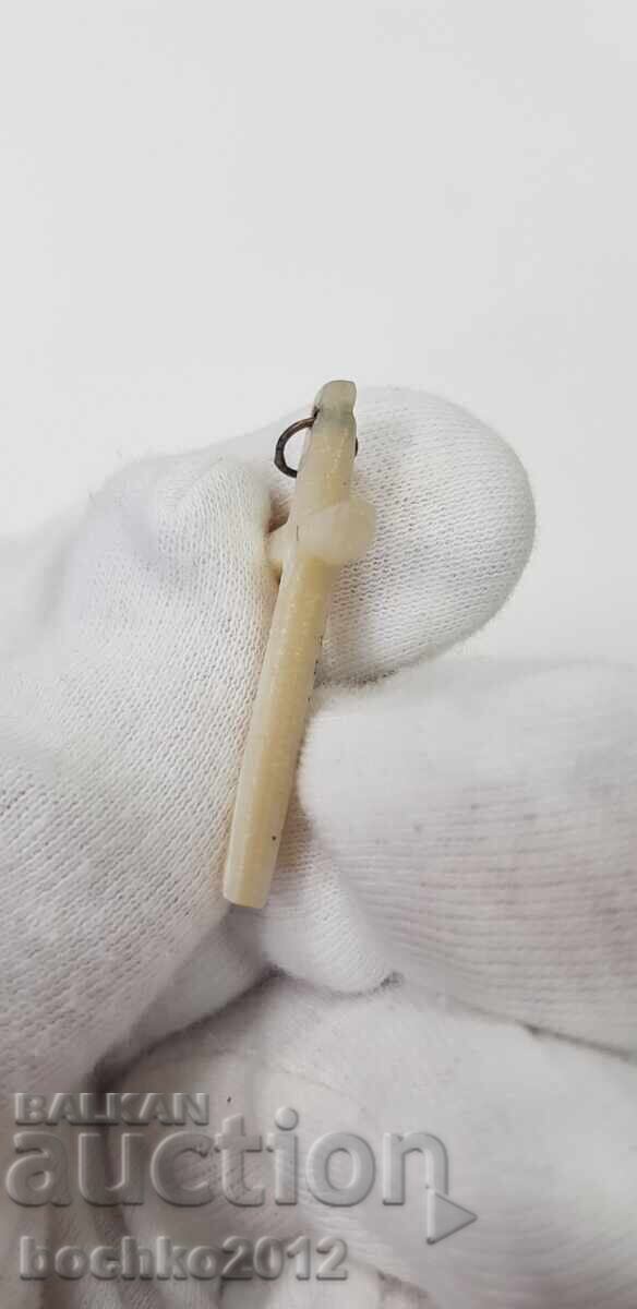 Delivery of Mother-of-pearl Renaissance cross with inscription 19th-20th century Delivery of Mother-of-pearl Renaissance cross with inscription 19th-20th century