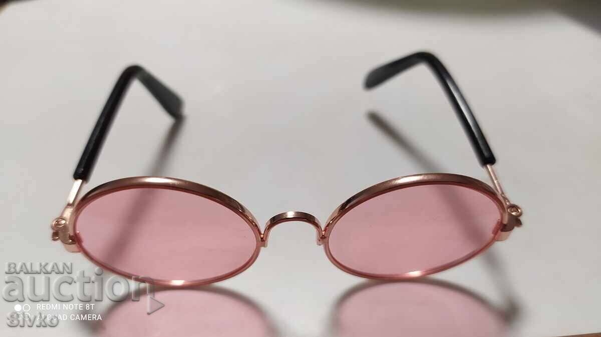 Ochelari de soare pentru un câine mic