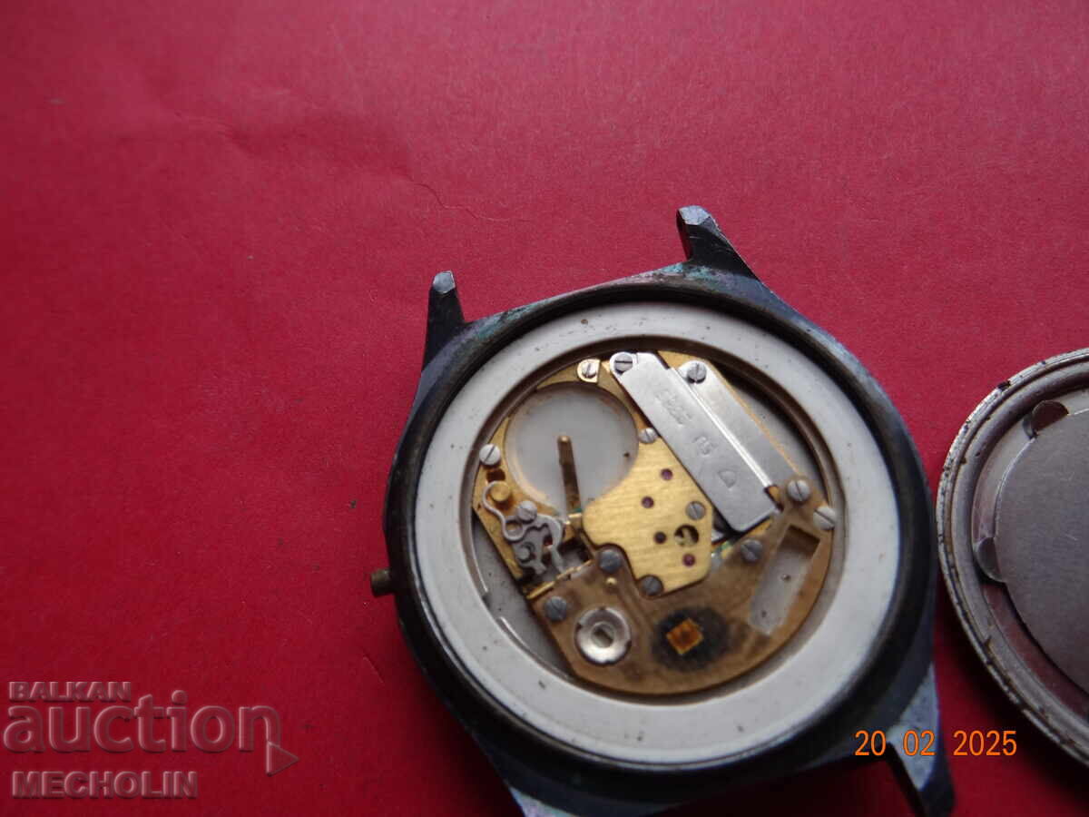 Russian COLLECTORS' WATCH CHAIKA QUARTZ 2460 SU - 6 Russian COLLECTORS' WATCH CHAIKA QUARTZ 2460 SU - 6