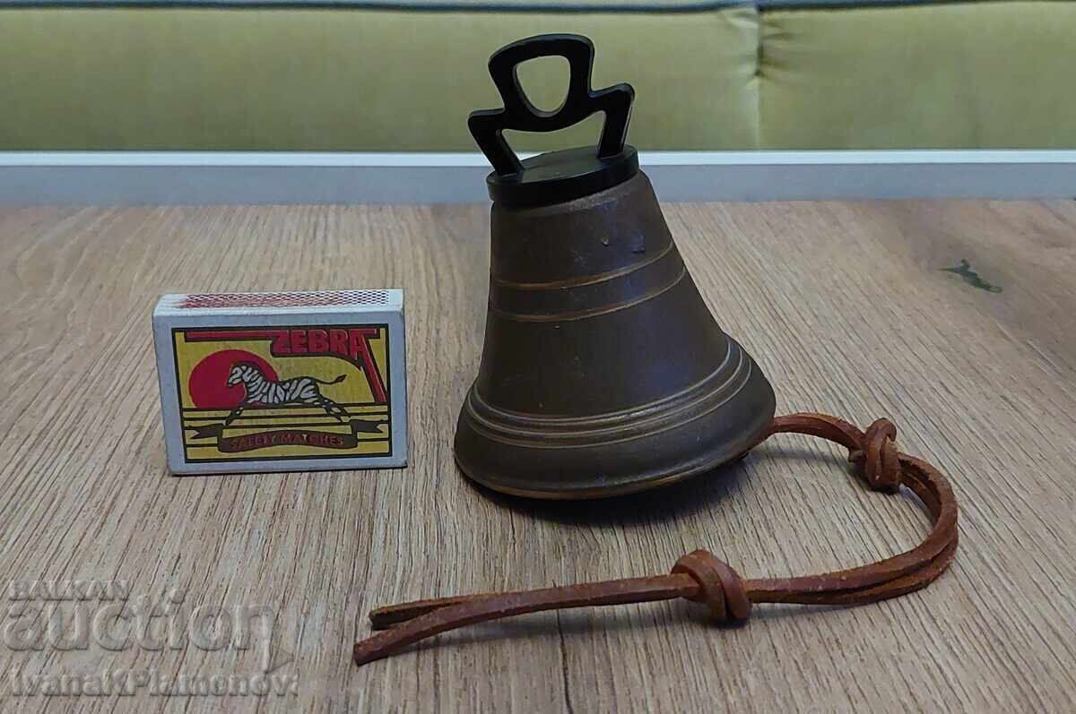 Licitație Clopot de bronz pentru cunoscători