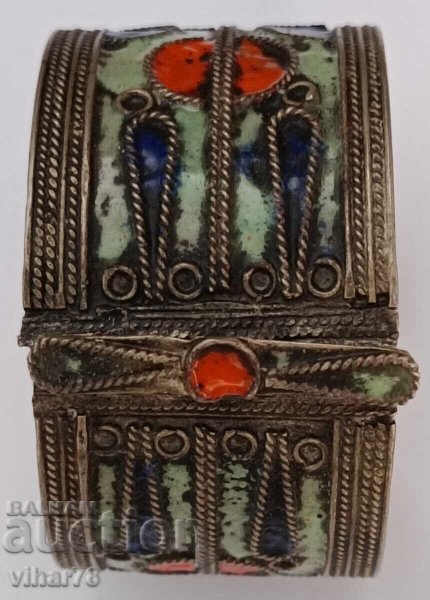 Delivery of Old enamel bracelet