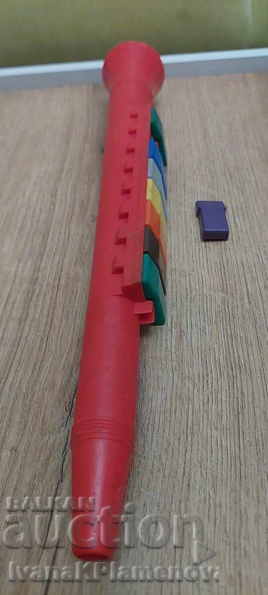 Delivery of Retro toy, one key has fallen off Delivery of Retro toy, one key has fallen off