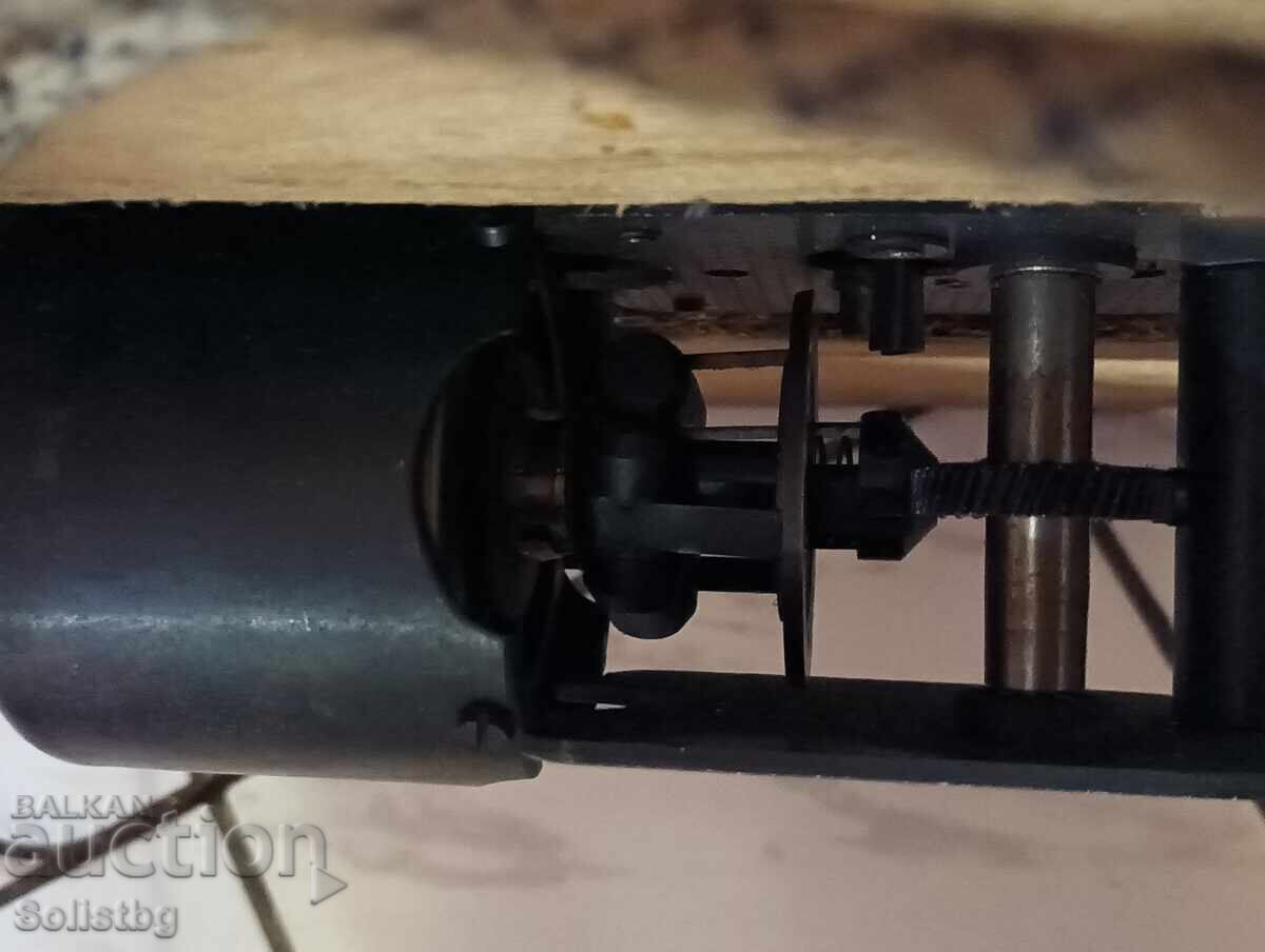 Delivery of Old, vintage DUAL turntable, Germany. Delivery of Old, vintage DUAL turntable, Germany.