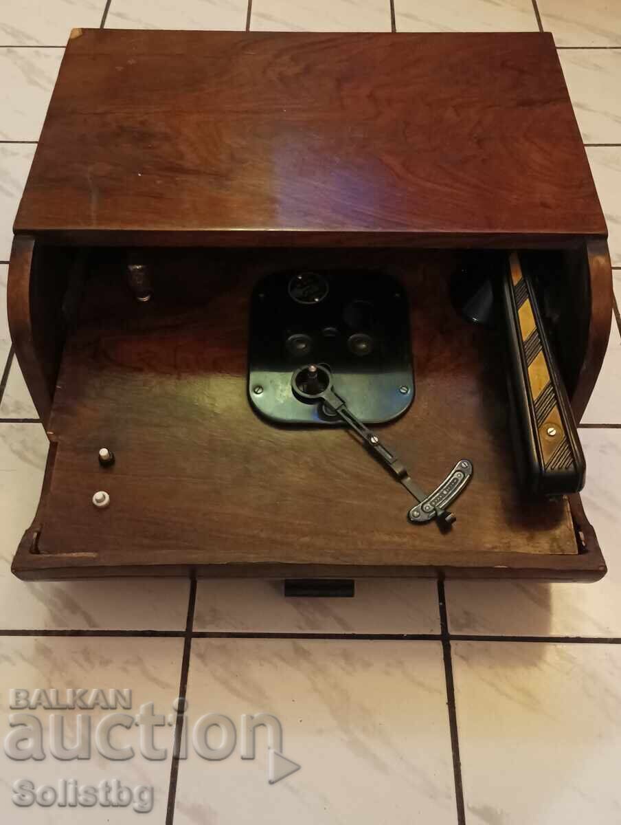 Old, vintage DUAL turntable, Germany. Old, vintage DUAL turntable, Germany.