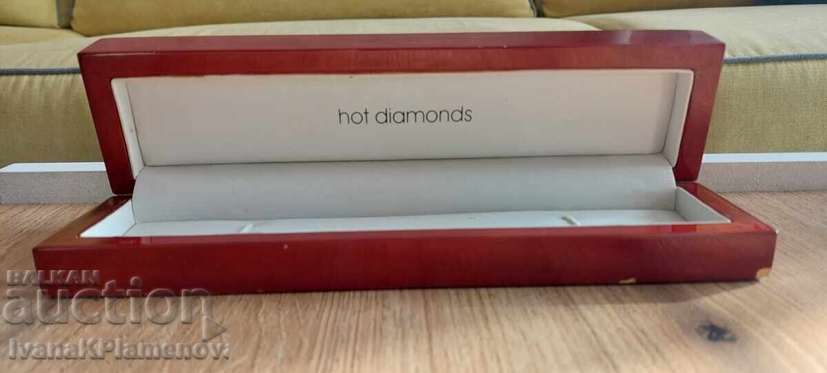 Delivery of Wooden jewelry box for connoisseurs Delivery of Wooden jewelry box for connoisseurs