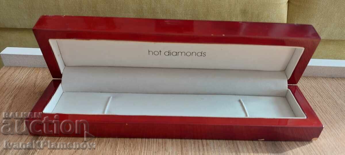 Кутийка от бижу дървена за ценители Кутийка от бижу дървена за ценители