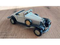 Cărucior metalic pentru colecționari