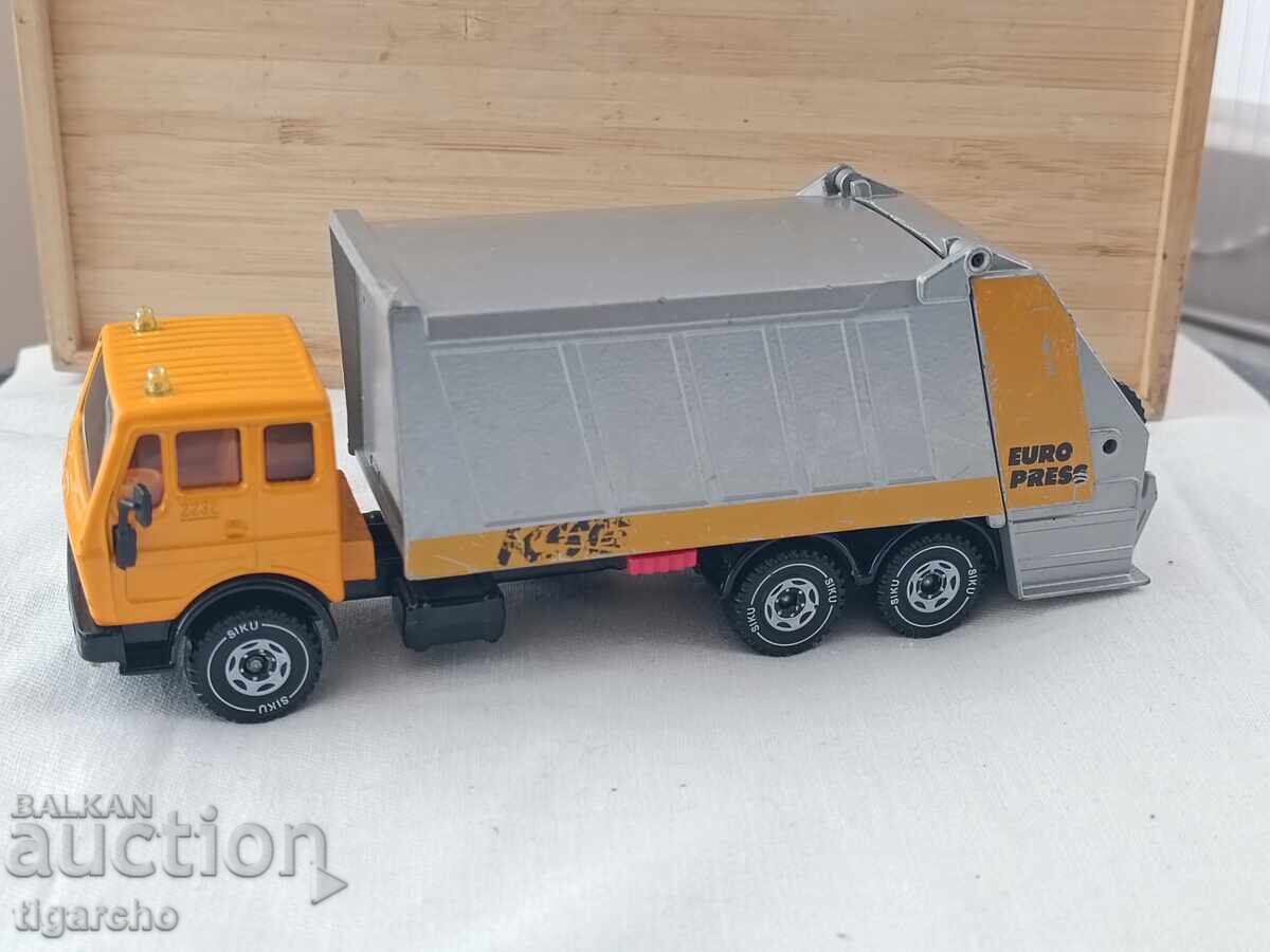 Mercedes metal truck with price 50.00 BGN | € 25.56 Mercedes metal truck with price 50.00 BGN | € 25.56