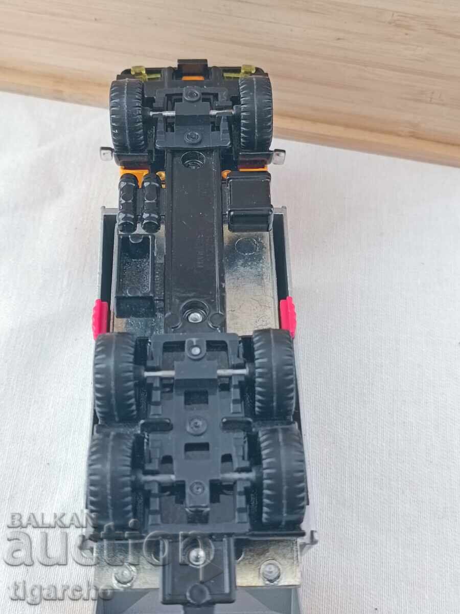 Delivery of Mercedes metal truck Delivery of Mercedes metal truck