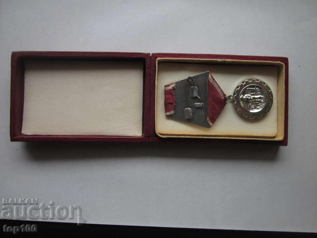 Delivery of MEDAL FOR LABOR DISTINCTION WITH BOX BZC !!! Delivery of MEDAL FOR LABOR DISTINCTION WITH BOX BZC !!!