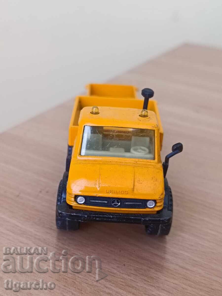 Auction  Mercedes metal truck