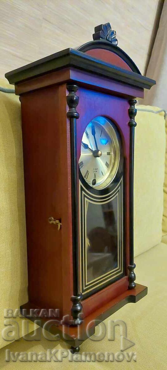 Auction  Mechanical wall clock works for connoisseurs
