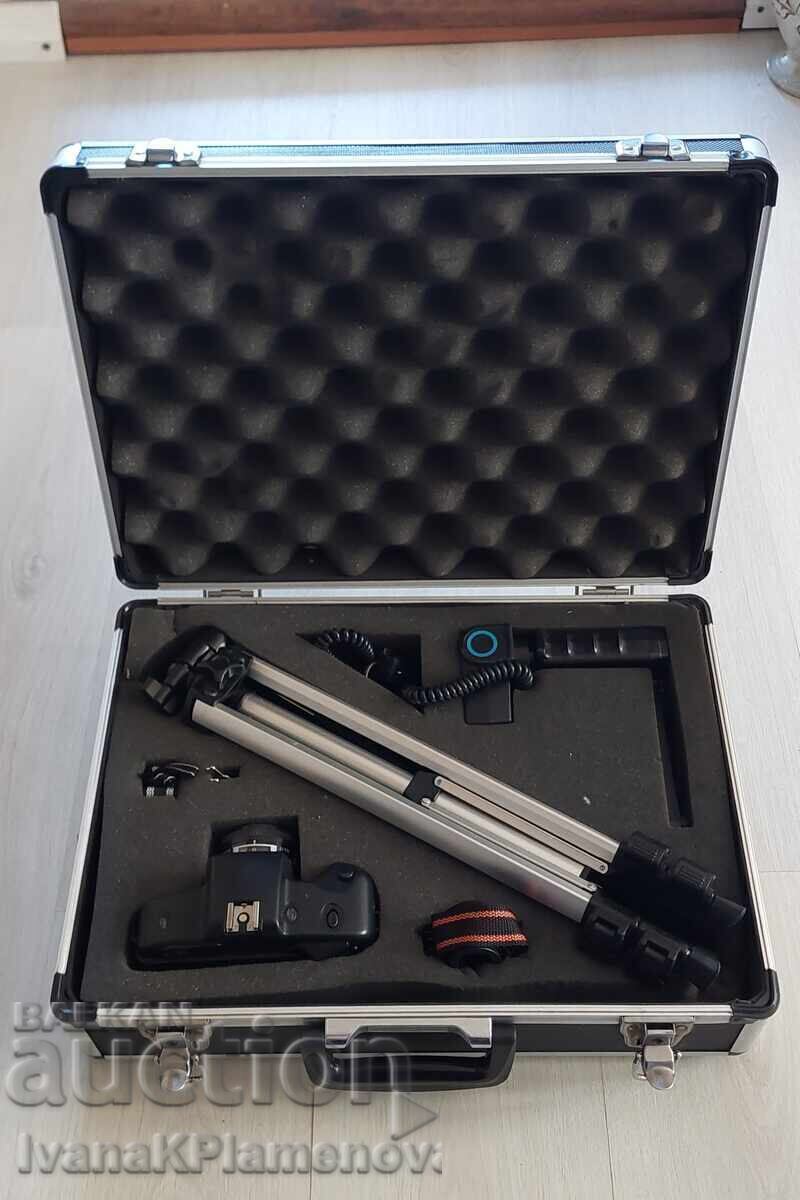 Camera and suitcase with accessories, new Camera and suitcase with accessories, new