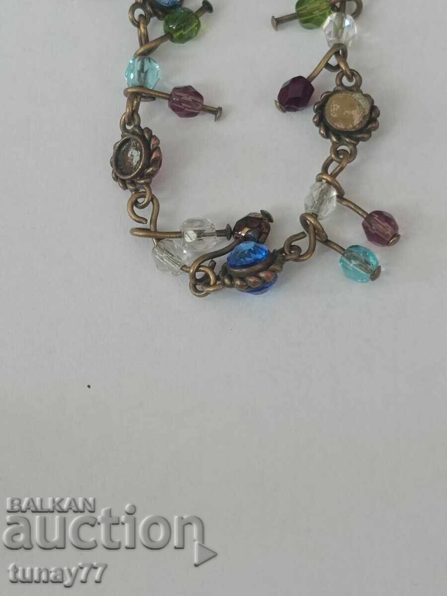 Михал Негрин Гривна с талисман Ретро с цветни кристали Сваро с цена € 10.22 | 19.99 лв.