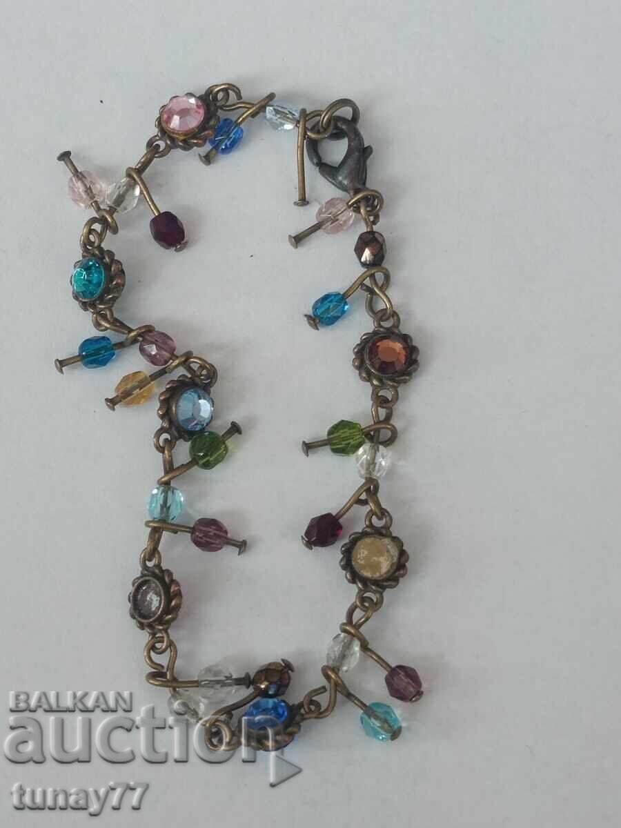 Михал Негрин Гривна с талисман Ретро с цветни кристали Сваро