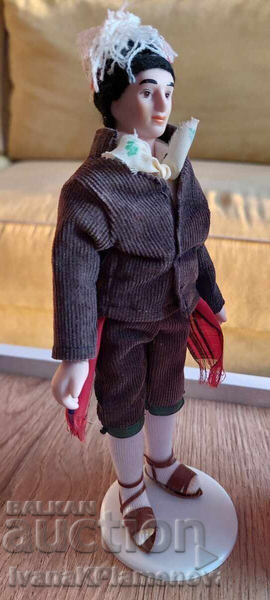 Licitație Figurine păpuși pentru colecționari Italia două bucăți Licitație Figurine păpuși pentru colecționari Italia două bucăți