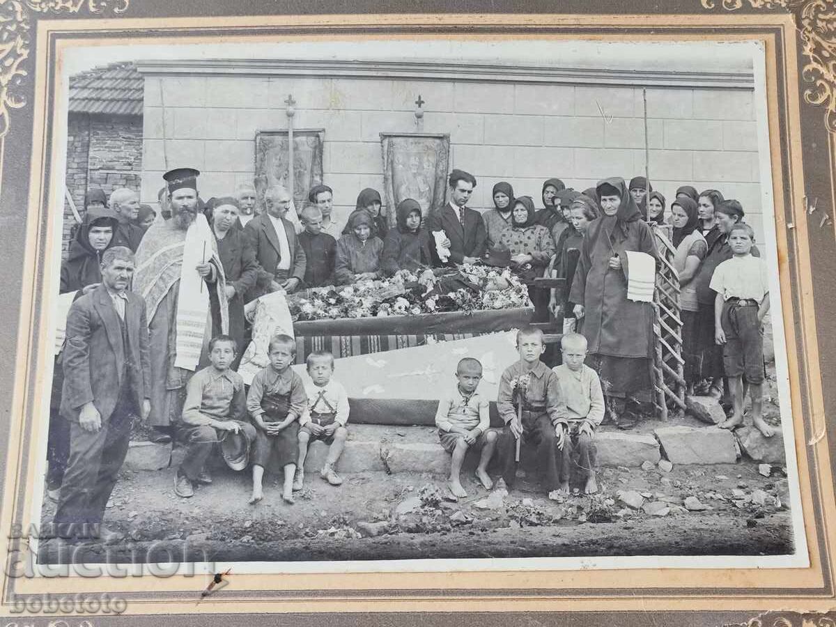 Old cardboard funeral photo with price 10.00 BGN | € 5.11 Old cardboard funeral photo with price 10.00 BGN | € 5.11