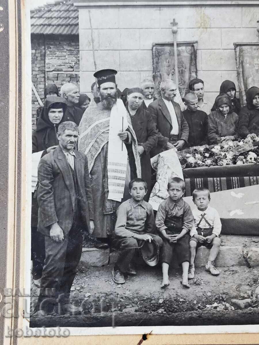 Auction Old cardboard funeral photo Auction Old cardboard funeral photo