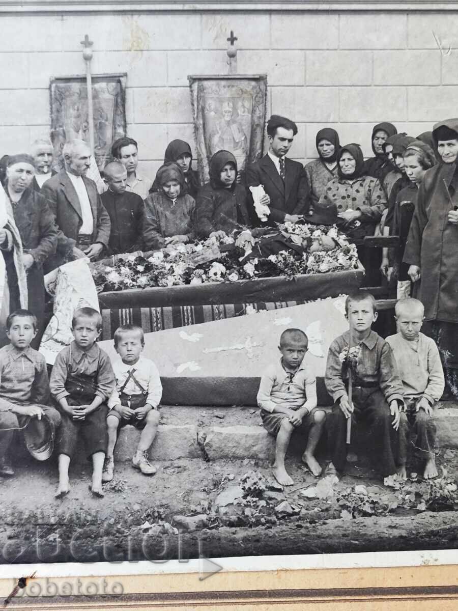 Delivery of Old cardboard funeral photo Delivery of Old cardboard funeral photo