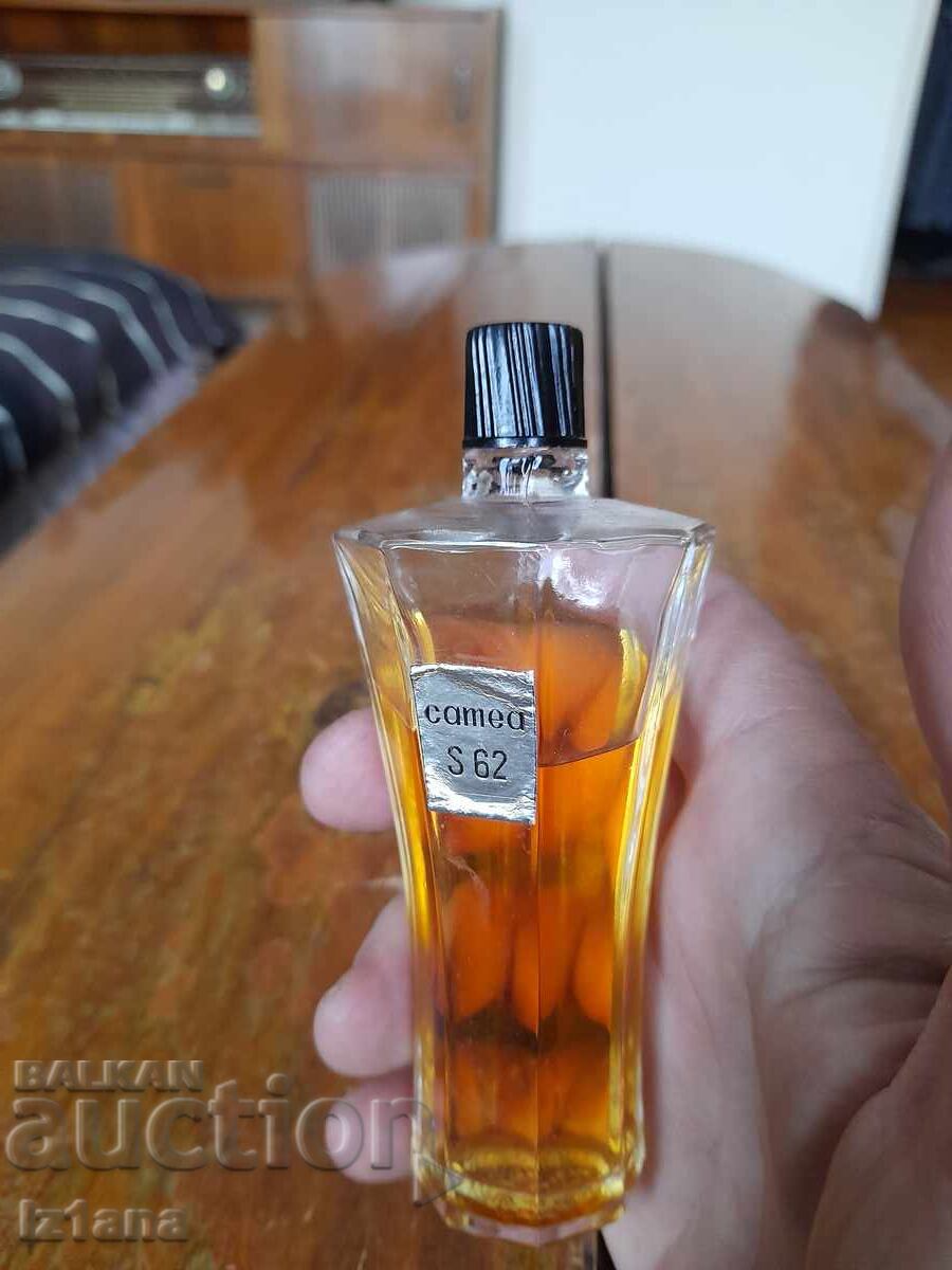 Παλιά κολόνια Camea S62 με τιμή 55.00 BGN | € 28.12 Παλιά κολόνια Camea S62 με τιμή 55.00 BGN | € 28.12