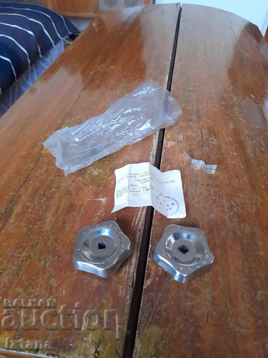 Old faucet handles with price 32.00 BGN | € 16.36 Old faucet handles with price 32.00 BGN | € 16.36