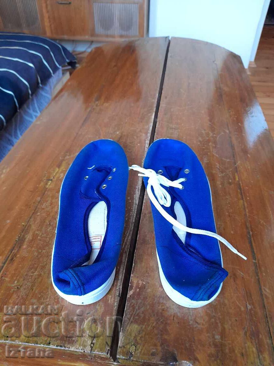 Παλιές λαστιχένιες μπότες, πάνινες μπότες PIRIN