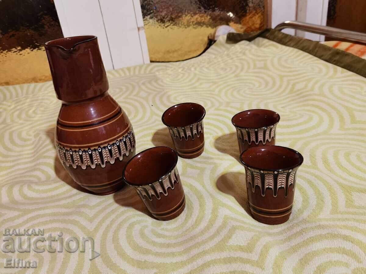 Доставка на Автентични български глинени рисувани съдове- сервиз от кана