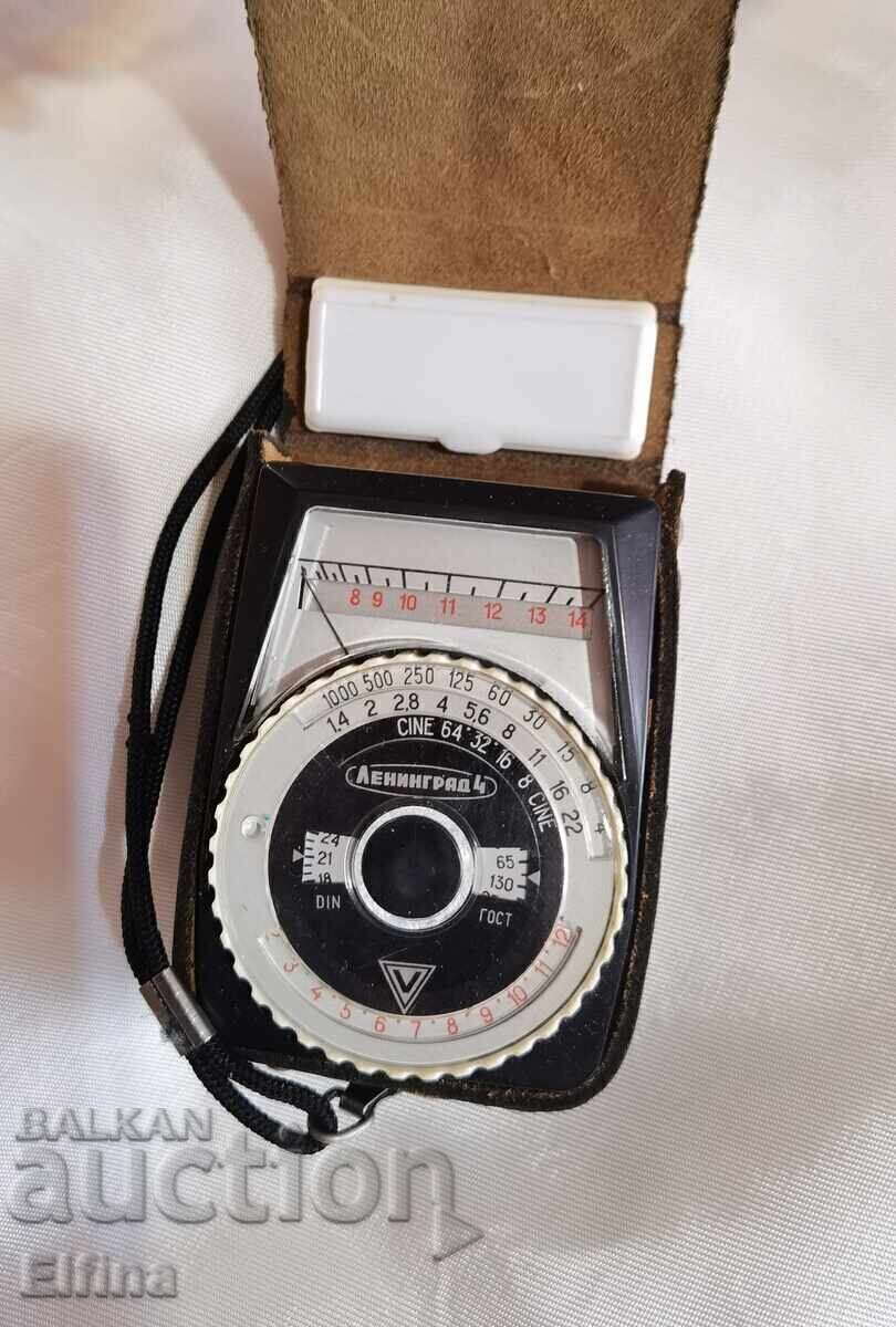 I am selling a Soviet light meter "Leningrad".