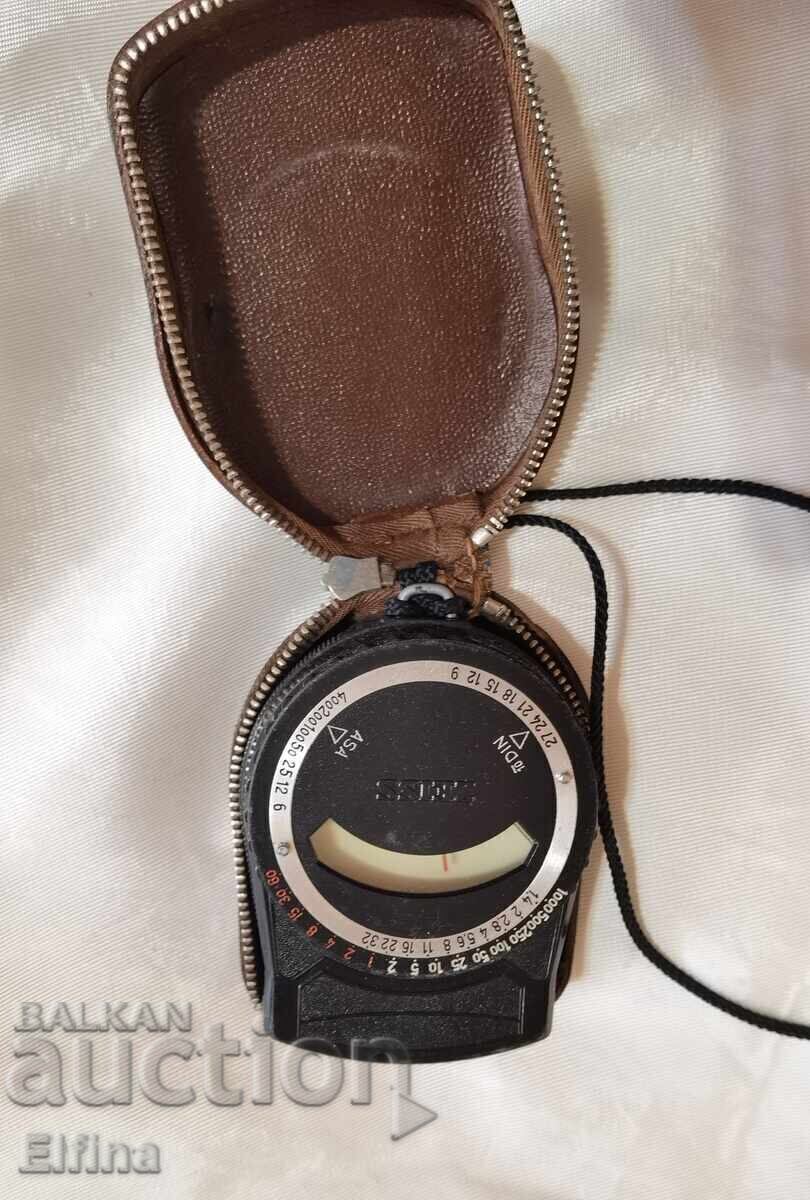 I am selling a retro light meter "Sver" (GDR) I am selling a retro light meter "Sver" (GDR)
