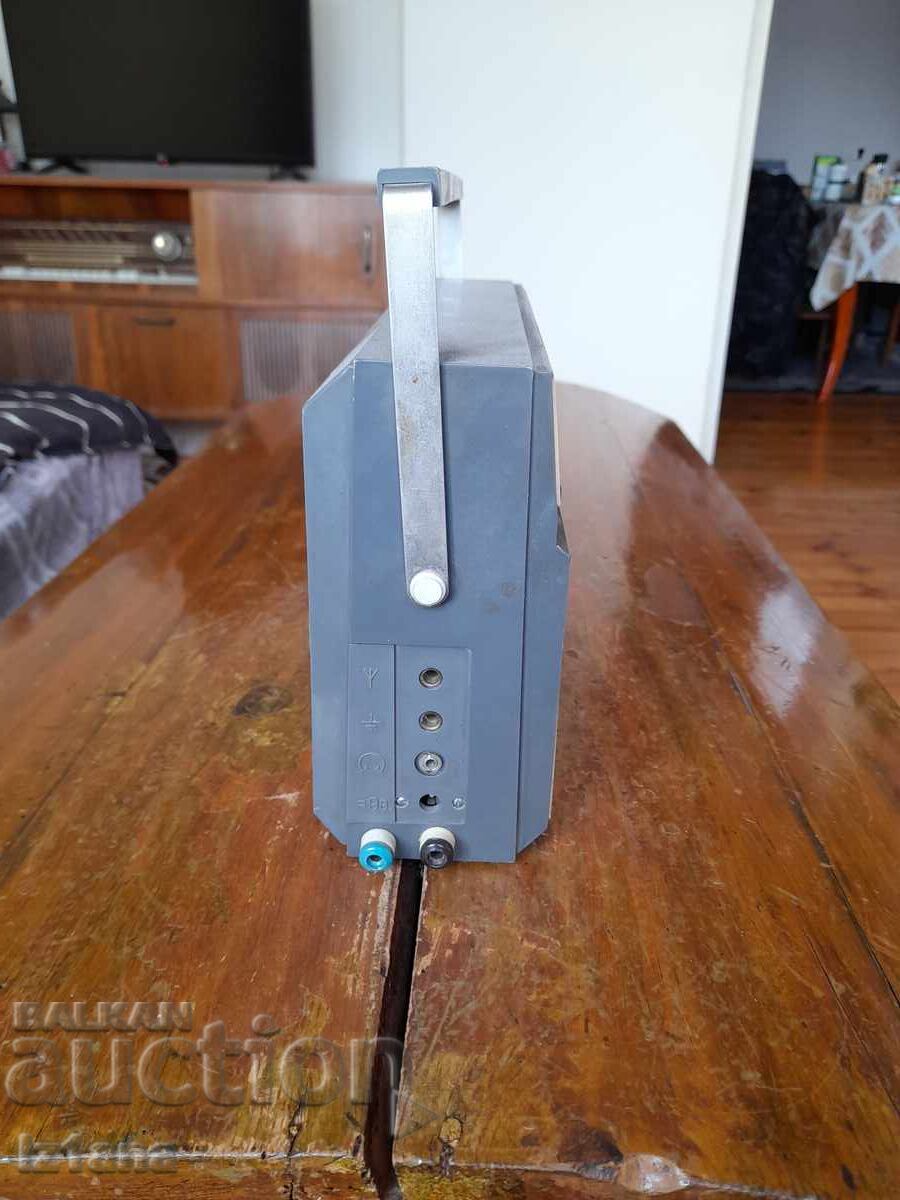 Old radio, Alpinist 405 radio receiver with price 75.00 BGN | € 38.35 Old radio, Alpinist 405 radio receiver with price 75.00 BGN | € 38.35