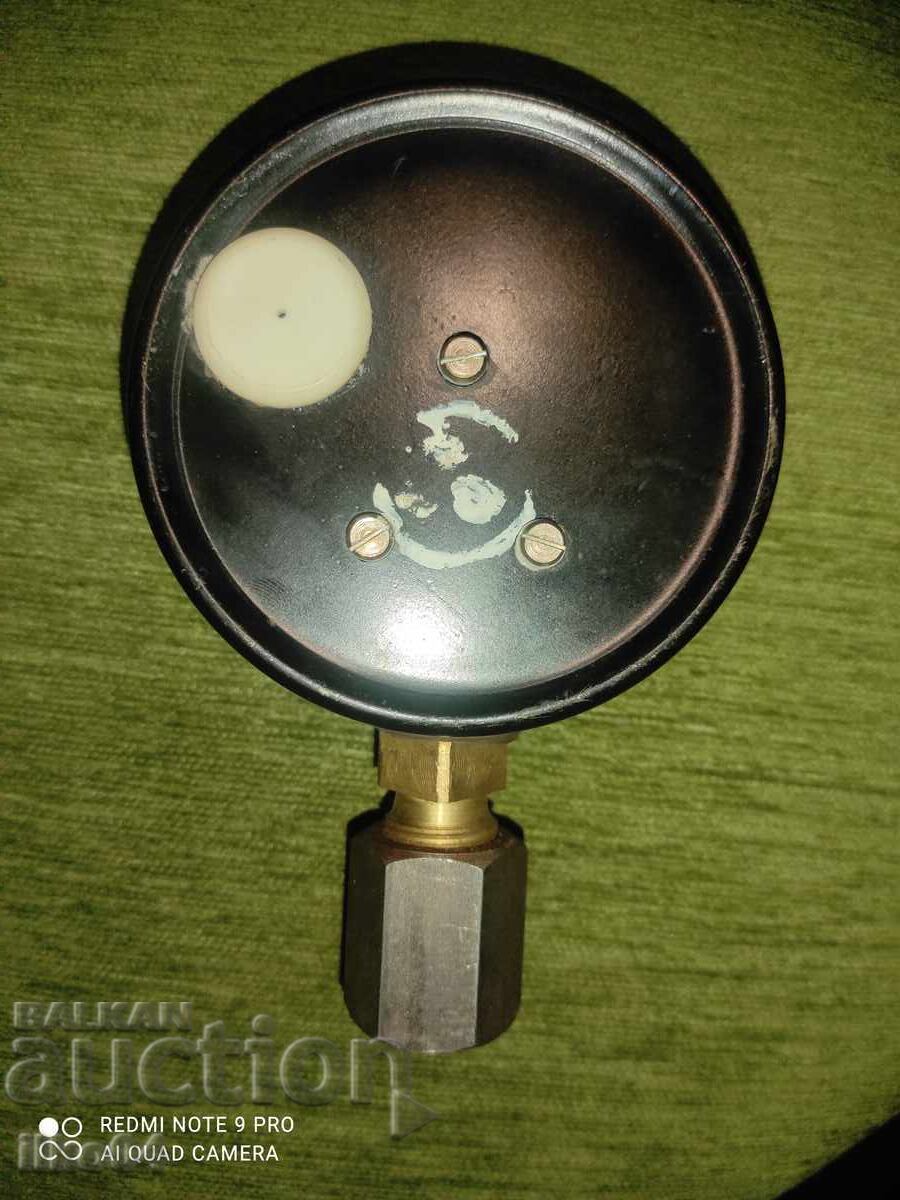 Old pressure gauge with price 20.00 BGN | € 10.23 Old pressure gauge with price 20.00 BGN | € 10.23