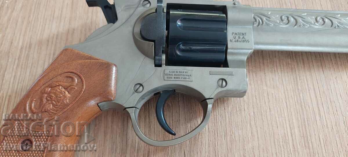 Toy gun with price 20.00 BGN | € 10.23 Toy gun with price 20.00 BGN | € 10.23