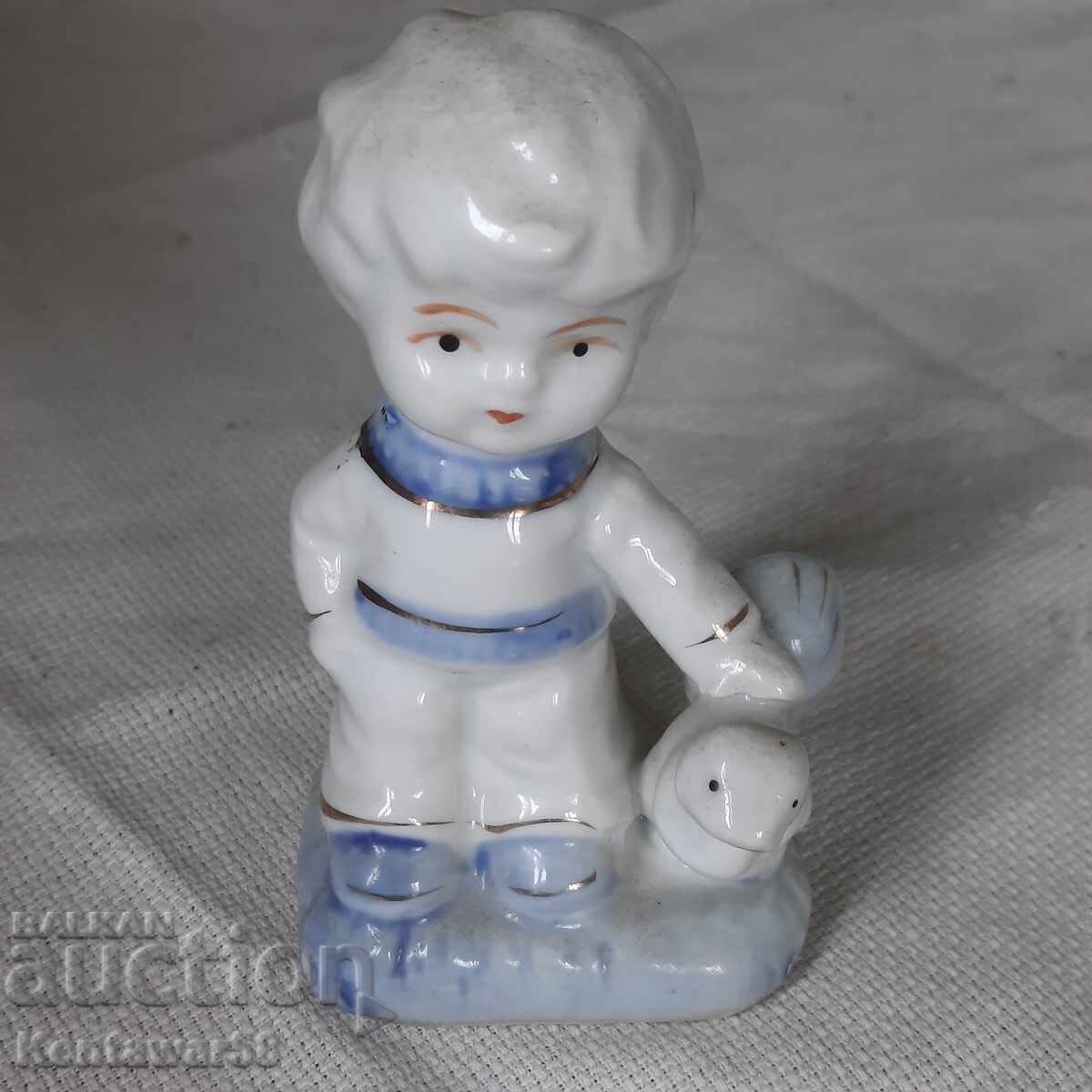 Порцеланова статуетка " Момче с катерица". Порцеланова статуетка " Момче с катерица".