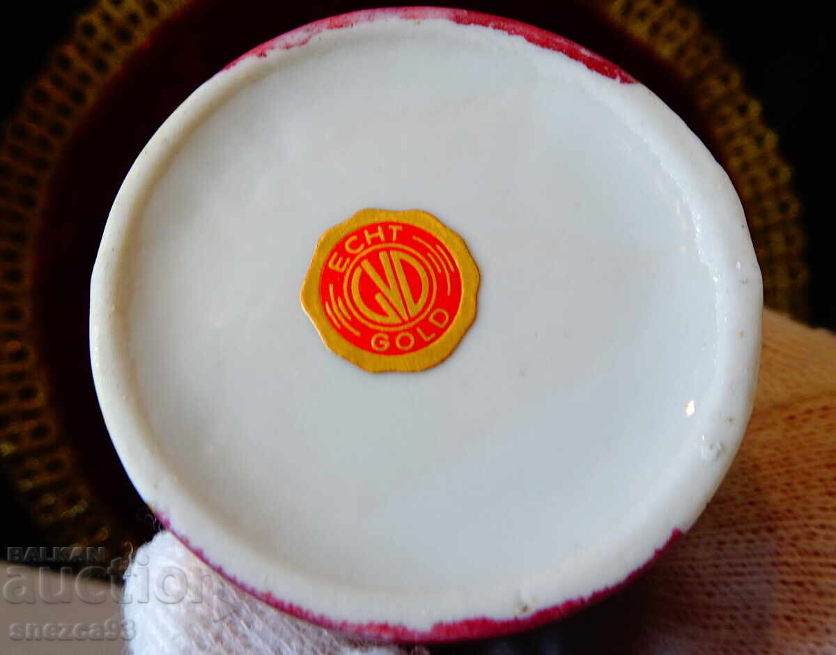 Ваза,кана,баварски порцелан,злато. - 7 Ваза,кана,баварски порцелан,злато. - 7