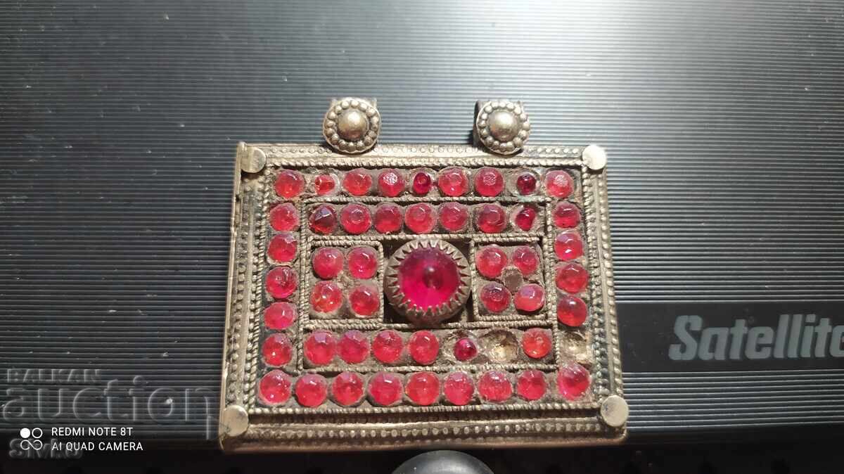 Медальон от периода на Възраждането Медальон от периода на Възраждането