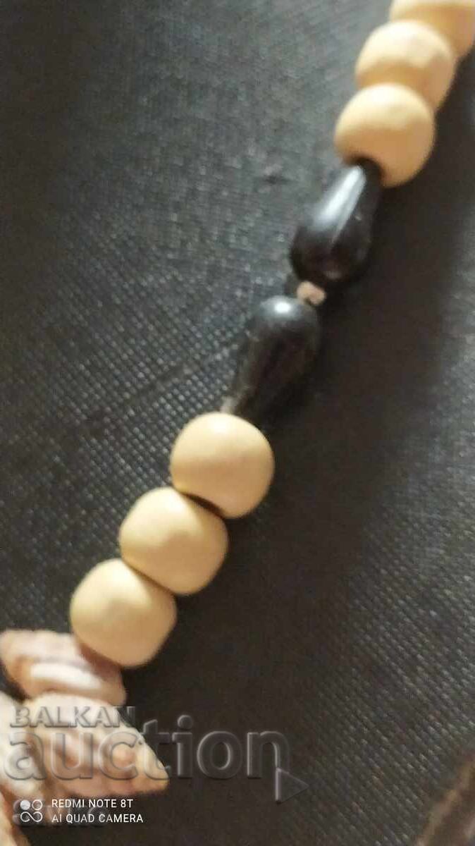 Delivery of Necklace of small shells and wood Delivery of Necklace of small shells and wood