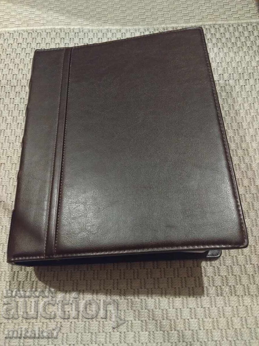 Албум с монетни пликове с цена € 54.00 | 105.61 лв. Албум с монетни пликове с цена € 54.00 | 105.61 лв.