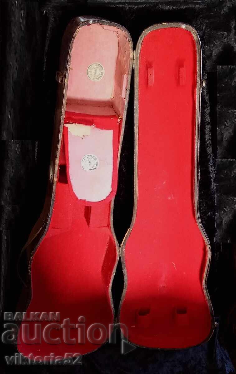 Delivery of Old wooden violin cases 2 pieces Delivery of Old wooden violin cases 2 pieces