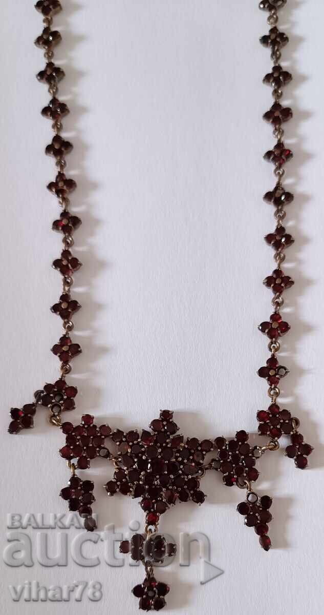 Auction Silver necklace with Garnet needs restoration Auction Silver necklace with Garnet needs restoration