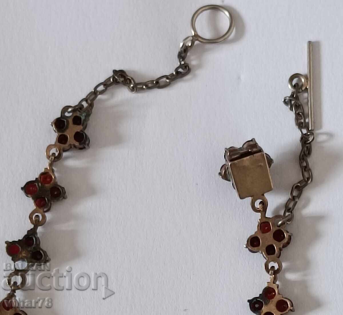 Delivery of Silver necklace with Garnet needs restoration Delivery of Silver necklace with Garnet needs restoration