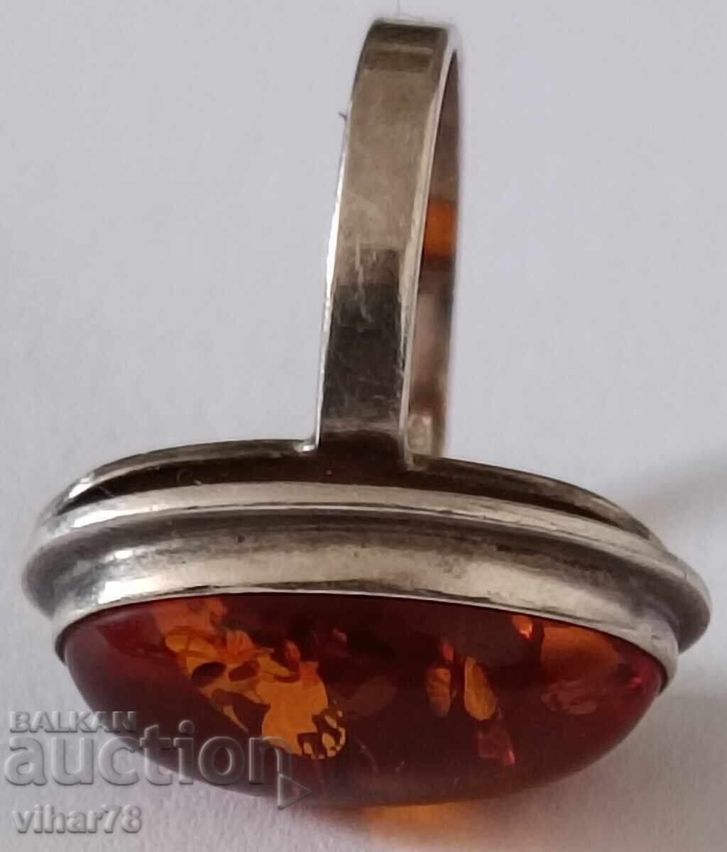 Licitație Inel de damă din argint cu chihlimbar