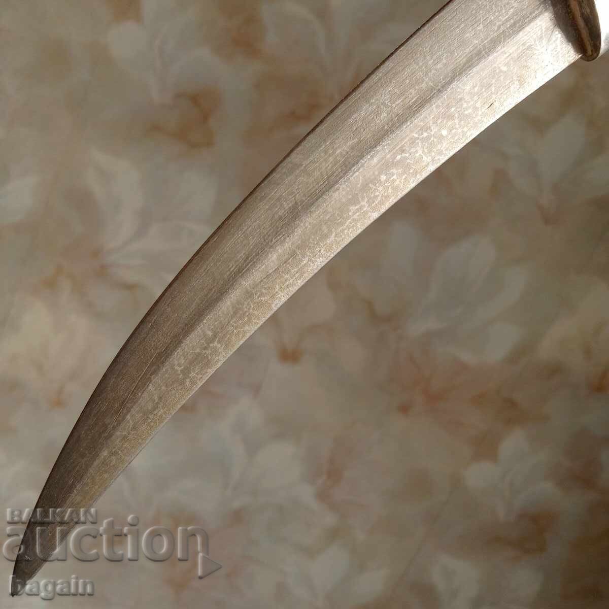 Кама, ханджар с дамасково острие. Кама, ханджар с дамасково острие.