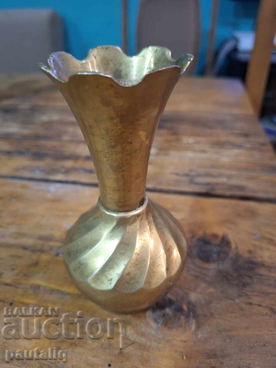 Auction BRONZE BRASS VASE Auction BRONZE BRASS VASE